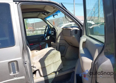 2002 Chevrolet Astro Upfitter z USA, uszkodzony, nr VIN 1GBDM19X22B130305